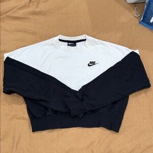 Nike Monochrome CROPPED Crewneck Sweatshirt